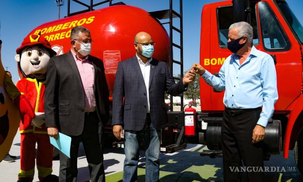 Grupo Simsa dona camión al cuerpo de bomberos de Torreón 