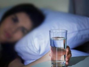 Es recomendable ingerir un vaso de AWA antes de dormir y al despertar 